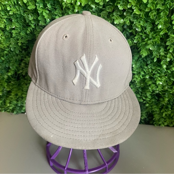 New Era Yankees 59Fifty Grey Basic Snapback Cap 7 1/4 - Picture 10 of 16